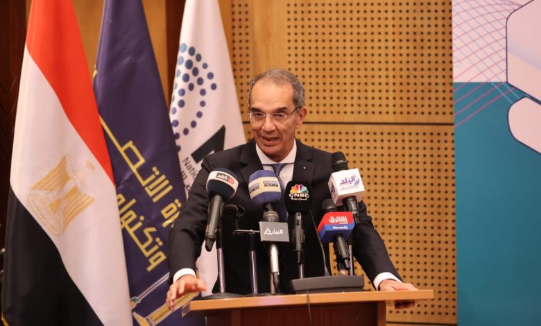 الدكتور عمرو طلعت وزير الاتصالات