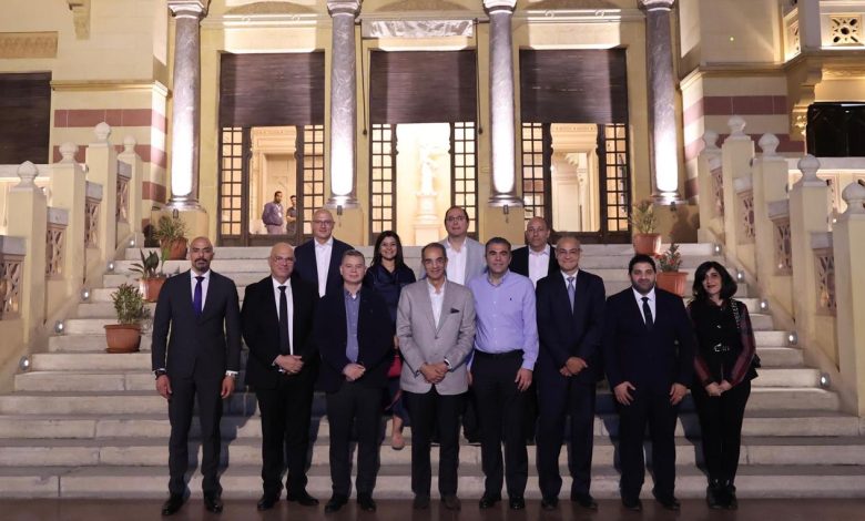 وزير الاتصالات يناقش تعزيز نمو الصادرات الرقمية وتنمية صناعة التعهيد