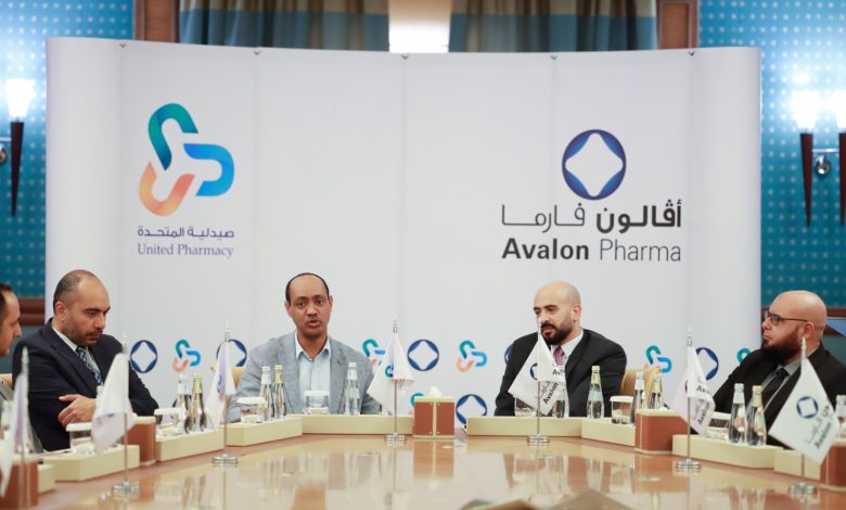 صيدليات المتحدة توقع اتفاقية استراتيجية مع أفالون فارما لتصنيع منتجات دوائية خاصة