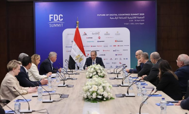 وزير الاتصالات يفتتح قمة FDC Summit 2025