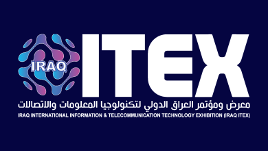 تستعد العاصمة العراقية بغداد لاحتضان فعاليات المعرض والمؤتمر الدولي لتكنولوجيا المعلومات والاتصالات – ITEX IRAQ 2025 خلال الفترة من 25 إلى 28 سبتمبر المقبل على أرض مدينة المعارض الدولية، ليكون الحدث الأبرز في قطاع التكنولوجيا والتحول الرقمي بالمنطقة. يقام المعرض برعاية رئيس الوزراء العراقي وبدعم من عدة جهات حكومية، في مقدمتها وزارة الاتصالات ولجنة الإعلام والاتصالات والبنك المركزي، إلى جانب مستشارية الأمن القومي، وهو ما يعكس الأهمية الاستراتيجية التي يحظى بها هذا الحدث في خطط الحكومة لدعم التحول الرقمي وبناء اقتصاد معرفي متكامل. منصة للابتكار والتواصل الدولي يمثل ITEX IRAQ نقطة التقاء رئيسية بين كبرى الشركات العالمية والمحلية، حيث يشهد مشاركة مؤسسات من أكثر من 25 دولة، من بينها الإمارات، السعودية، مصر، تركيا، الأردن، لبنان، الصين، الهند، وماليزيا. ويغطي المعرض طيفًا واسعًا من التخصصات مثل الذكاء الاصطناعي، الأمن السيبراني، إنترنت الأشياء، الحوسبة السحابية، المدن الذكية، والتكنولوجيا المالية. ويعد المعرض معتمدًا من UFI (الرابطة العالمية لصناعة المعارض)، ما يمنحه ثقلًا دوليًا ويعزز ثقة المستثمرين والشركات المشاركة في نتائجه. مشاركات متنوعة وشراكات استراتيجية من أبرز الجهات التي أعلنت مشاركتها في نسخة 2025 Zain Esports المتخصصة في الرياضات الإلكترونية، إلى جانب مؤسسة العين الخيرية. ومن المتوقع أن يكشف المنظمون عن قائمة أوسع من الشركات العالمية والإقليمية، بينها شركات مصرية تعمل في مجالات حلول الأعمال والتكنولوجيا المالية والحكومة الرقمية، خلال الأسابيع القليلة المقبلة. ويشهد المعرض أيضًا تخصيص مساحات لعرض ابتكارات الشركات الناشئة، إضافة إلى ورش عمل وجلسات حوارية تجمع الخبراء والمسؤولين التنفيذيين لبحث مستقبل التكنولوجيا في العراق والمنطقة. أهمية استراتيجية للعراق والمنطقة يرى مراقبون أن ITEX IRAQ يمثل أكثر من مجرد معرض تقني، إذ يشكل منصة استراتيجية لدعم جهود التحول الرقمي في العراق، ونافذة لجذب الاستثمارات التكنولوجية، إلى جانب كونه فرصة لتعريف العالم بقدرات السوق العراقية الواعدة في مجال التكنولوجيا والاتصالات. كما يمنح المعرض للشركات المصرية والعربية فرصة لتعزيز حضورها في السوق العراقية، خاصة في ظل التوجه نحو مشروعات البنية التحتية الرقمية والتوسع في تطبيقات التكنولوجيا المالية والخدمات الحكومية الإلكترونية. نحو مستقبل رقمي واعد شركات عالمية وعربية تلتقي في ITEX IRAQ 2025 لتعزيز الابتكار الرقمي