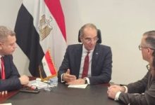 مفاوضات استراتيجية تحمل مفاجآت بين وزير الاتصالات وكبرى الشركات الأمريكية