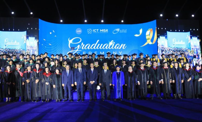 "ICT Misr" تهنئ طلاب الدفعة الأولى من جامعة مصر للمعلوماتية وتشارك في حفل تخرجهم بحضور رئيس الجمهورية السابق ووزير الاتصالات
