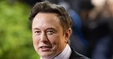 إيلون ماسك يحذر: الذكاء الاصطناعي يهدد الوظائف المكتبية بسرعة غير متوقعة