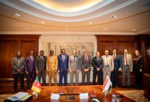 سفارة الكاميرون توقّع عقد شراء أرض بالحي الدبلوماسي في العاصمة الإدارية الجديدة