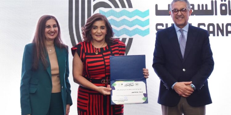 تكريم بنك قناة السويس ضمن المؤسسات المتميزة في التنمية المستدامة