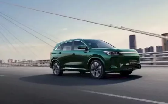 انطلاق سيارات DFSK في مصر رسميًا.. منافسة قوية في فئة SUV والكروس أوفر