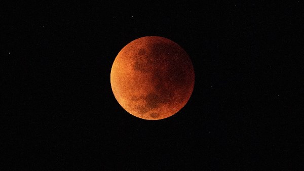 خسوف القمر في شهر رمضان 2026.. توقيت الذروة ومناطق الظهور حول العالم