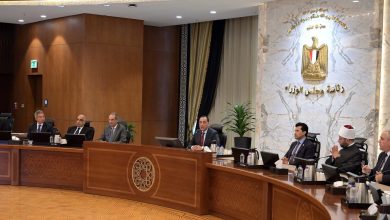 رئيس الوزراء يترأس اجتماعاً لتفعيل آليات التصدي للشائعات وحماية الاقتصاد الوطني