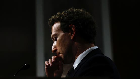 مارك زوكربيرغ يتراجع عن رهان الميتافيرس بعد خسارة 77 مليار دولار