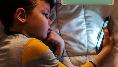 هل يمكن منع الأطفال من استخدام الموبايل؟ خبير تكنولوجيا يوضح بعد تجربة أستراليا