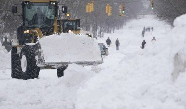 العاصفة الثلجية «فيرن» تضرب أمريكا: عشرات القتلى وانقطاعات واسعة للكهرباء