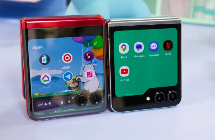 Razr Ultra 2026 من Motorola: بديل اقتصادي ومميز لهواتف Galaxy وPixel القابلة للطي