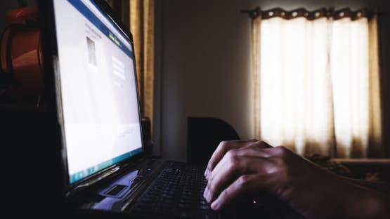 خدعة إلكترونية جديدة تستهدف حسابات فيسبوك.. احذر نافذة تسجيل الدخول الوهمية