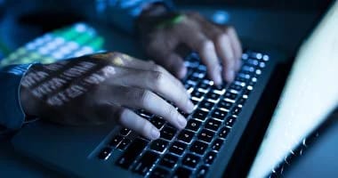 «لا تفاوض ولا خوف».. خبيرة أمن سيبراني تضع روشتة إنقاذ شاملة لمواجهة الابتزاز الإلكتروني