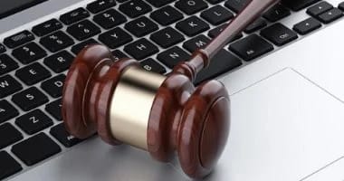 الاستئناف يقر: اللاب توب حق مشروع وأساسي للابن في تعليمه وليس رفاهية