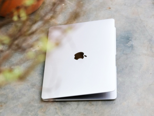 MacBook اقتصادي قادم من أبل بشاشة أصغر وسعر أقل من Air