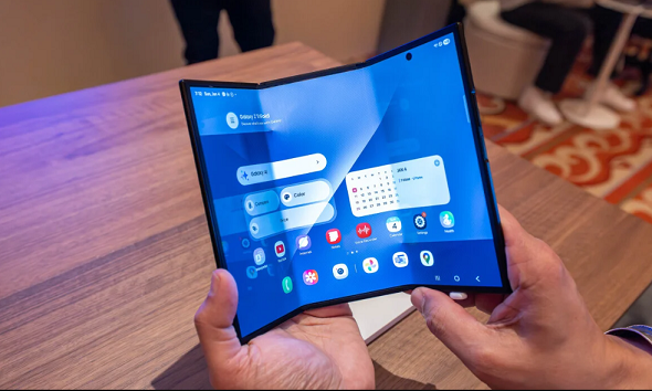 سامسونج تطلق Galaxy Z TriFold: كل ما تحتاج معرفته عن الهاتف الجديد