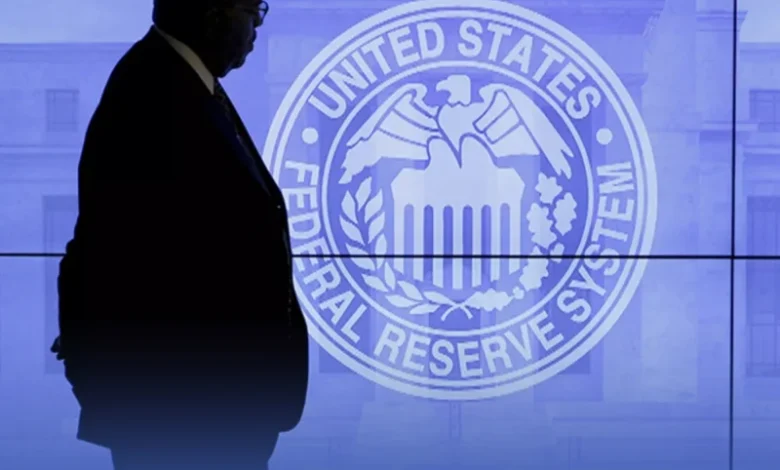 الفيدرالي الأمريكي يُثبت أسعار الفائدة في أول اجتماعات 2026