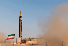 إيران تكشف عن صاروخ “خرمشهر-4” الباليستي.. قدرات جديدة تعزز الردع