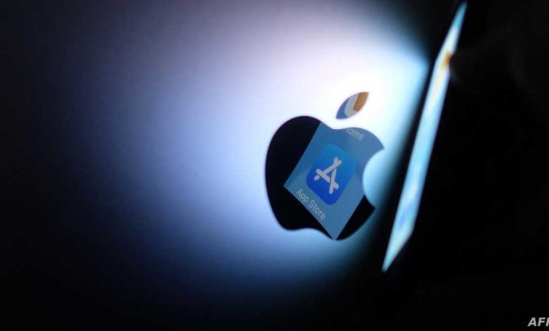 أبل تتفوق على سامسونج وتتصدر سوق الهواتف عالميًا في 2025