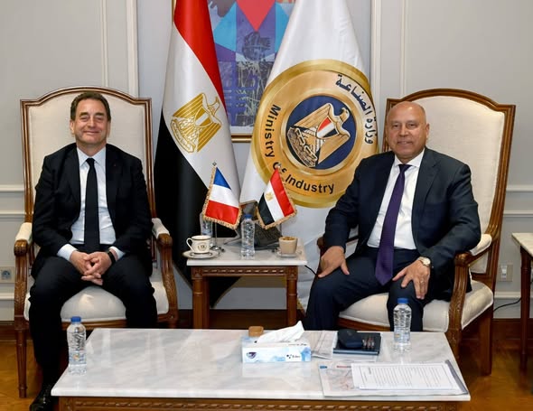 شراكة مصرية فرنسية لتوطين صناعة المترو والسكك الحديدية ببرج العرب