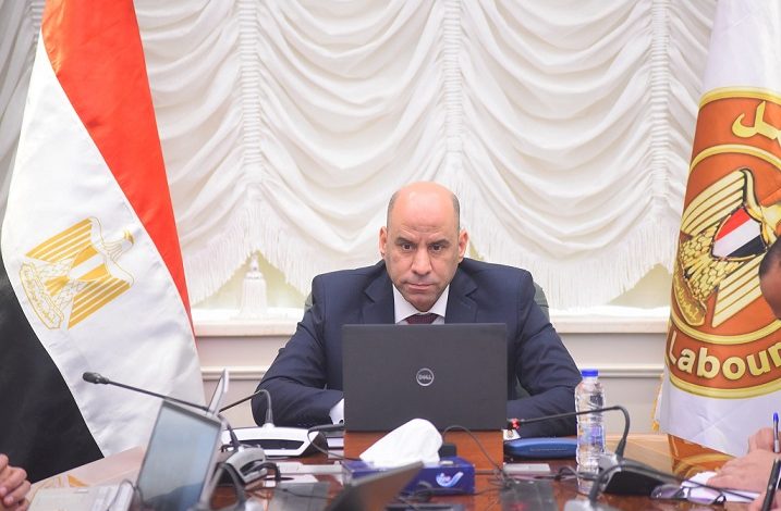 تحرك عاجل من وزير العمل بعد توليه المنصب.. قرارات مهمة للمحافظات