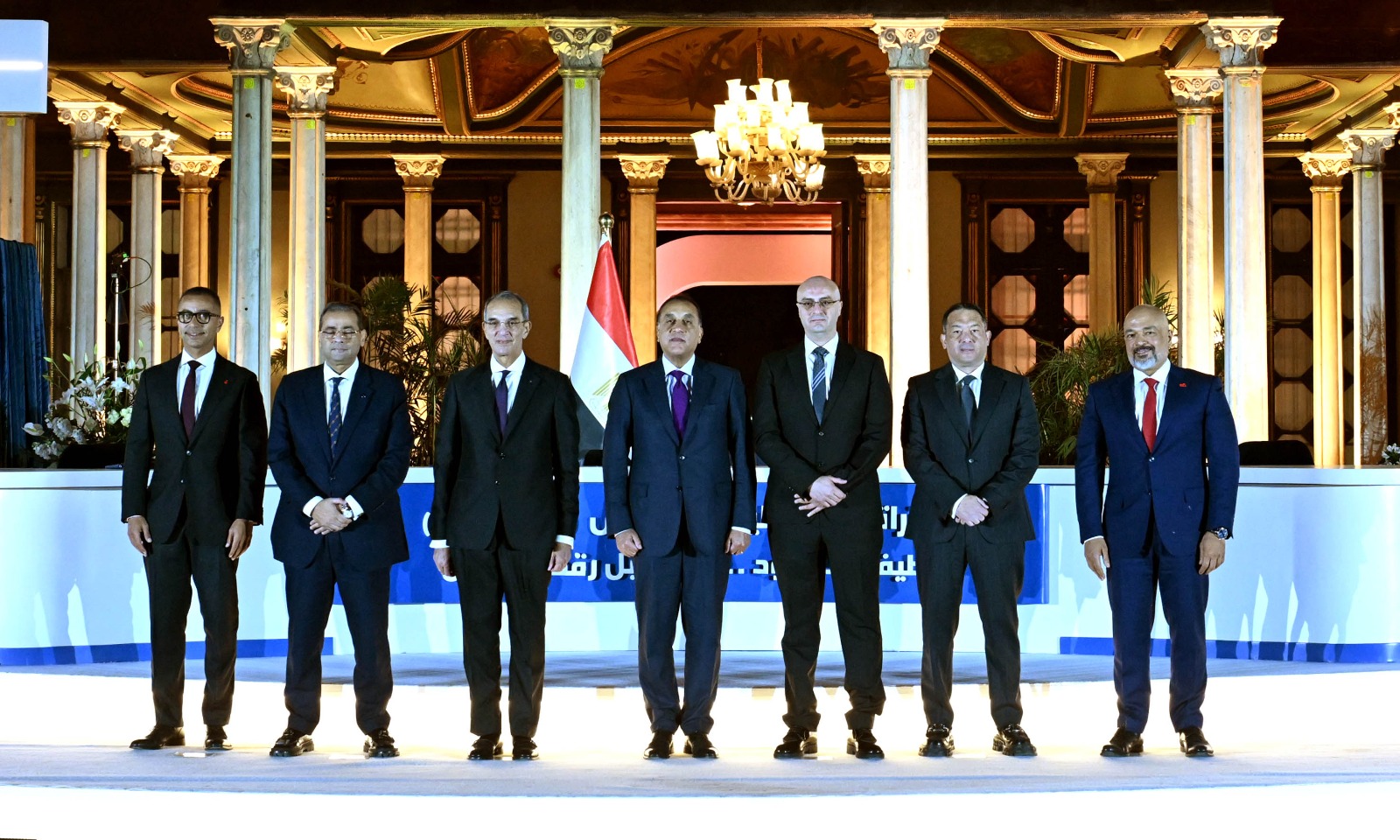 تتيح 410 ميجاهرتز جديدة لشركات المحمول.. مصر توقع أكبر صفقة ترددات في تاريخ الاتصالات المحمولة بحضور رئيس الوزراء