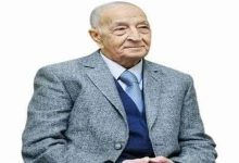 مصر تنعى الإذاعي الكبير فهمي عمر صاحب العبارة الخالدة «هنا القاهرة»