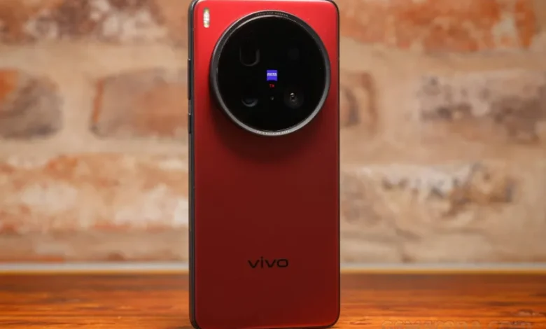 إطلاق Vivo X300 Ultra قريبًا: أقوى منافس لهواتف Xiaomi و Samsung في 2026