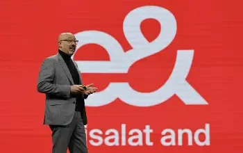 تغيير مفاجئ في قمة «e&».. رحيل حاتم دويدار بعد إنجازات قياسية وتسليم القيادة لمسعود شريف محمود في لحظة مفصلية