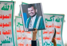الحوثي يشعل المشهد الإقليمي.. دعم صريح لإيران وتحذيرات من انفجار واسع