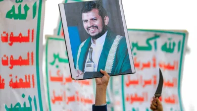 الحوثي يشعل المشهد الإقليمي.. دعم صريح لإيران وتحذيرات من انفجار واسع