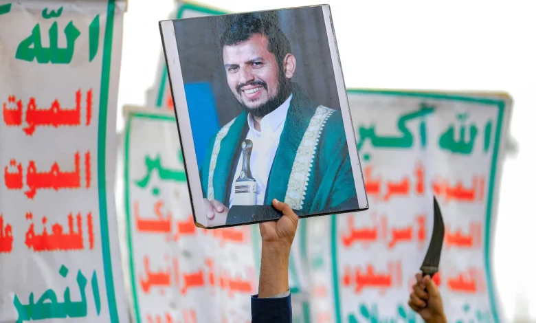 الحوثي يشعل المشهد الإقليمي.. دعم صريح لإيران وتحذيرات من انفجار واسع