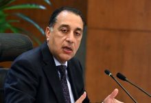 مدبولي يعلن إجراءات عاجلة لترشيد الكهرباء: غلق المحال 9 مساءً وإطفاء إعلانات الشوارع