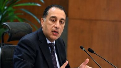 مدبولي يعلن إجراءات عاجلة لترشيد الكهرباء: غلق المحال 9 مساءً وإطفاء إعلانات الشوارع