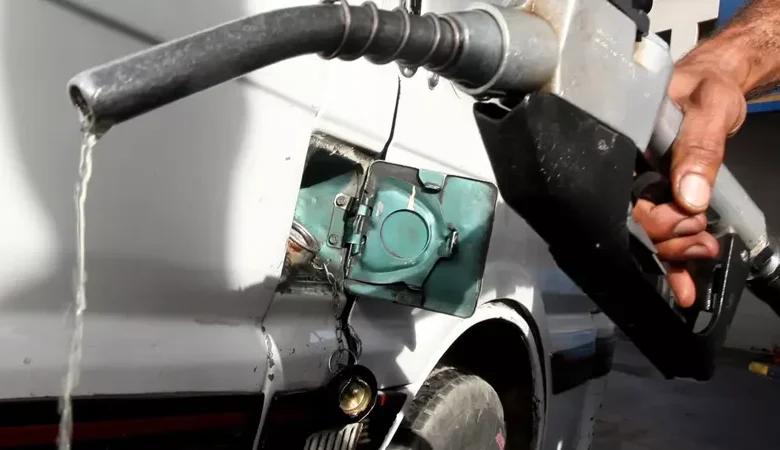 بعد قرار الحكومة.. ارتفاع أسعار البنزين والسولار وأسطوانات البوتاجاز في مصر