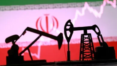 أسعار النفط تتراجع قرب 100 دولار رغم إغلاق مضيق هرمز وتصاعد الحرب بين إيران وإسرائيل