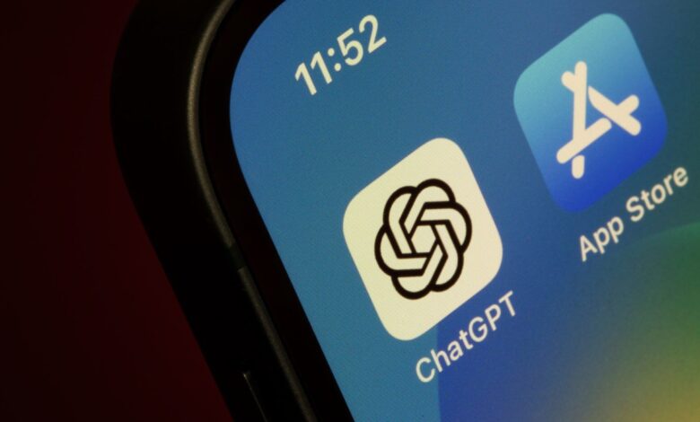 تطبيقات ChatGPT مقابل جوجل بلاي وآب ستور 2026 | هل ينجح التحدي؟