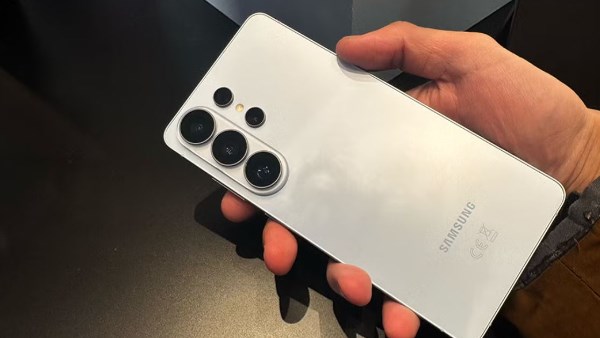 كيف تعزز شاشة الخصوصية في Galaxy S26 Ultra حماية بياناتك أثناء الاستخدام اليومي؟