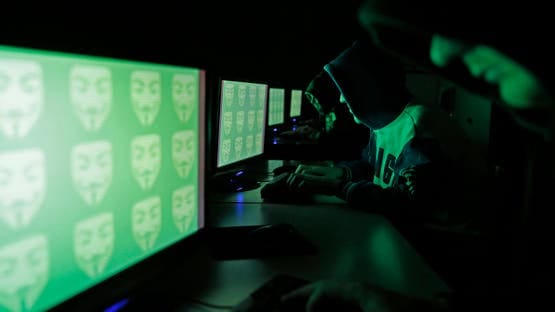 مصر تضرب أكبر شبكة قرصنة للبث الرياضي في العالم وتلاحق أباطرتها قضائيًا