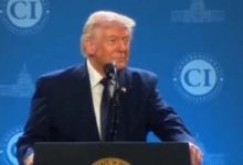 ترامب يفتح ملف إيران مجددًا: حديث عن “هدية طهران” وتصعيد بشأن النفط ومجتبى خامنئي