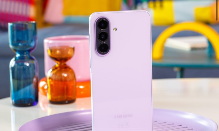 سامسونج تطلق تحديث أبريل 2026 لإصلاح 47 ثغرة خطيرة