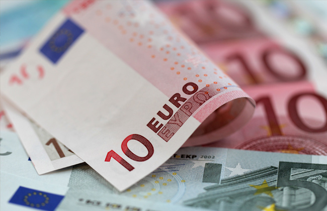 سعر اليورو يواصل التحرك في البنوك المصرية اليوم الأحد.. وأعلى سعر للشراء يتجاوز 62.76 جنيهًا