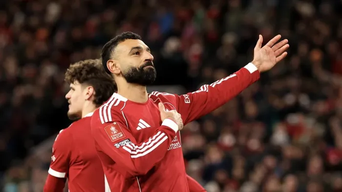 مدرب ليفربول يصف محمد صلاح بالأسطورة.. تصريح يهز الجماهير