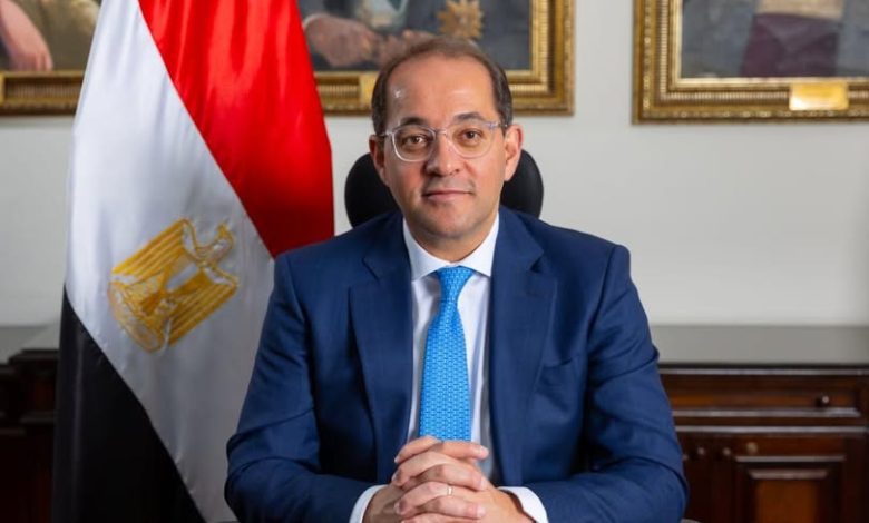 زيادات ضخمة في الرواتب.. وزارة المالية تكشف خطة دعم الموظفين