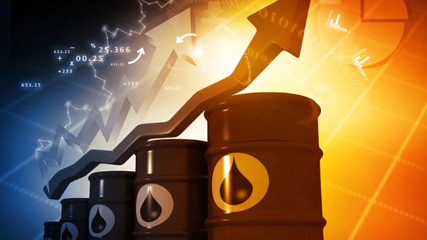 قفزة جديدة في أسعار النفط اليوم.. أزمة مضيق هرمز تشعل الأسواق العالمية