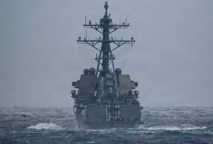 تحرك خطير.. واشنطن تنشر 15 سفينة حربية قرب مضيق هرمز هل تبدأ المواجهة