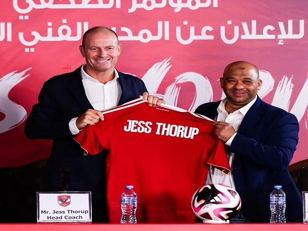 هل يرحل ييس توروب؟ الأهلي يفتح ملف المدير الفني الجديد
