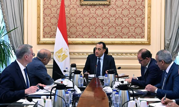 رئيس الوزراء يتابع أزمة الطاقة في مصر.. قرارات عاجلة لتأمين الوقود والكهرباء